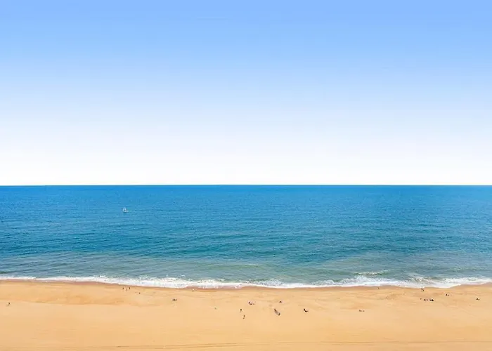 Beachfront With Great Views Balcony Pools & Game *