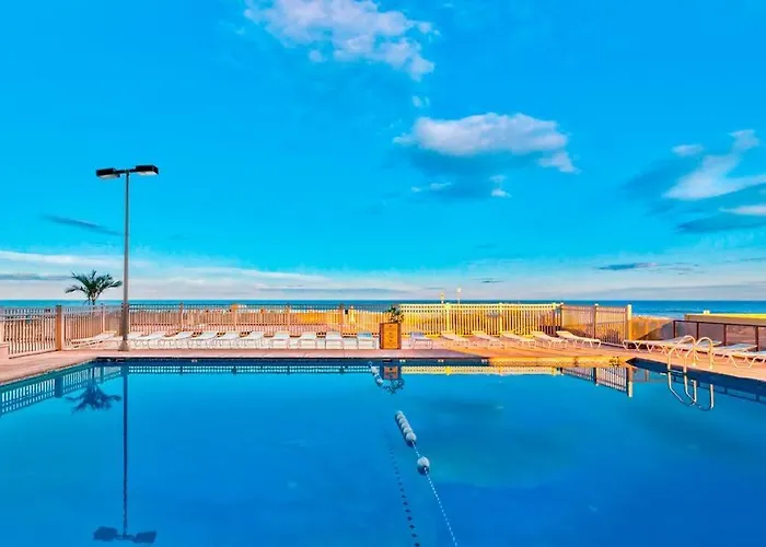 Beachfront With Great Views Balcony Pools & Game *