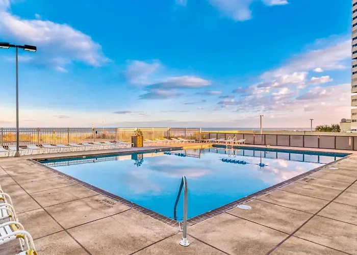 Beachfront With Great Views Balcony Pools & Game Holiday home